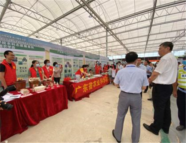 足球博彩平台
参加科技进步活动月主场农业科普志愿活动