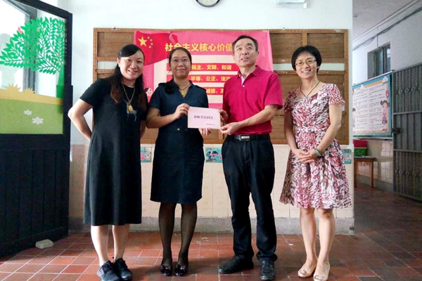 曹俊明到院幼儿园慰问教师