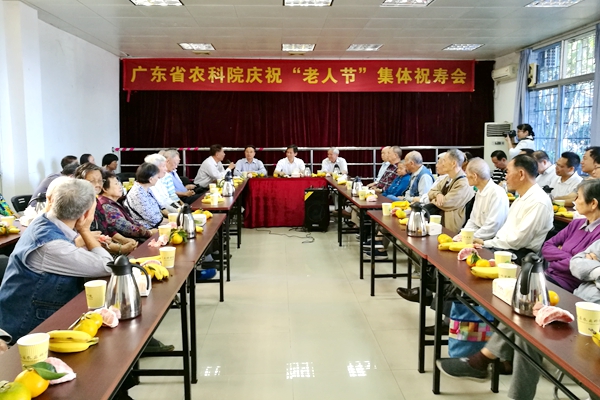 足球博彩平台
举办庆祝“老人节”集体祝寿会