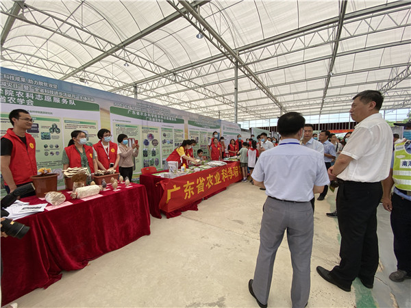 足球博彩平台
参加科技进步活动月主场农业科普志愿活动