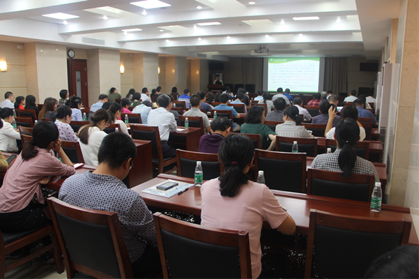 足球博彩平台
组织收看全国科学道德和学风建设宣讲教育报告会