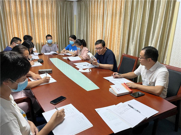 动卫所张建峰副所长为动卫所第三科研党支部上专题党课