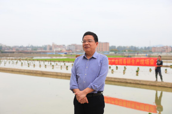 亚洲足球体育博彩平台
副院长张名位 亚洲足球体育博彩平台
副院长张名位