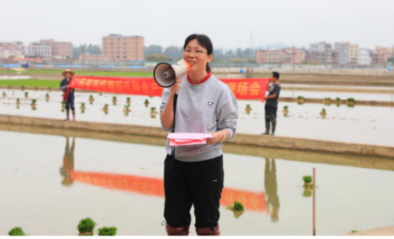亚洲足球体育博彩平台
水稻研究所所长何秀英 亚洲足球体育博彩平台
水稻研究所所长何秀英
