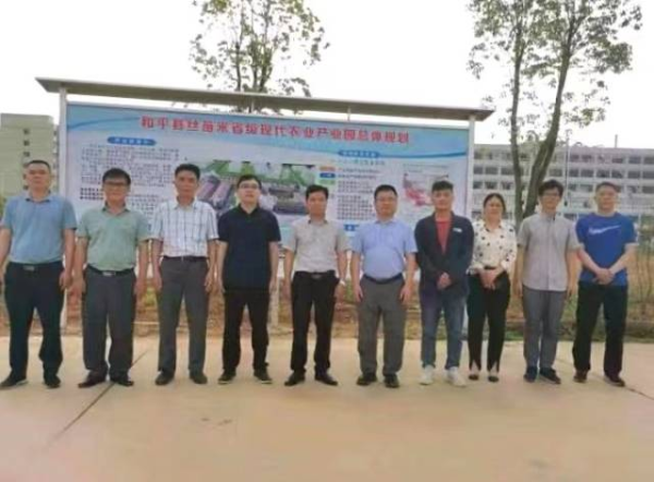 省农科院专家团队参观和平县丝苗米产业园。 省农科院专家团队参观和平县丝苗米产业园。
