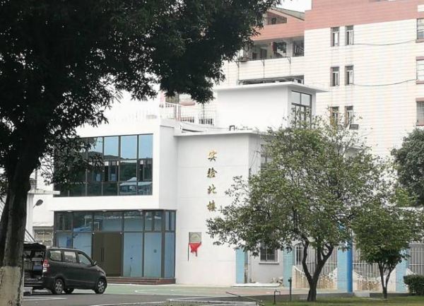 水稻生物信息与大数据育种研究室位于省农科院水稻所内的实验北楼。该楼还用于公共实验室及基因编辑等平台和学科建设。