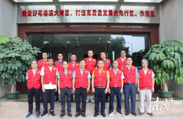 农技轻骑兵出征。 农技轻骑兵出征。