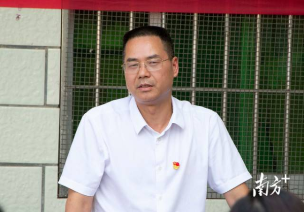 韶关市武江区农业农村局副局长杨培华 南方农村报 王俊涛 拍摄 韶关市武江区农业农村局副局长杨培华 南方农村报 王俊涛 拍摄