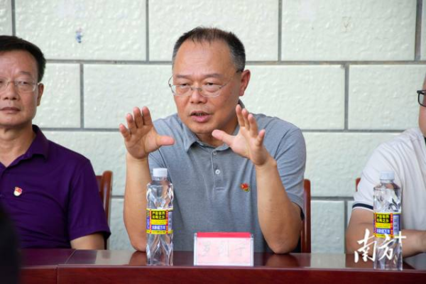 广东省农科院蔬菜研究研究员罗剑宁 南方农村报 王俊涛 拍摄 广东省农科院蔬菜研究研究员罗剑宁 南方农村报 王俊涛 拍摄