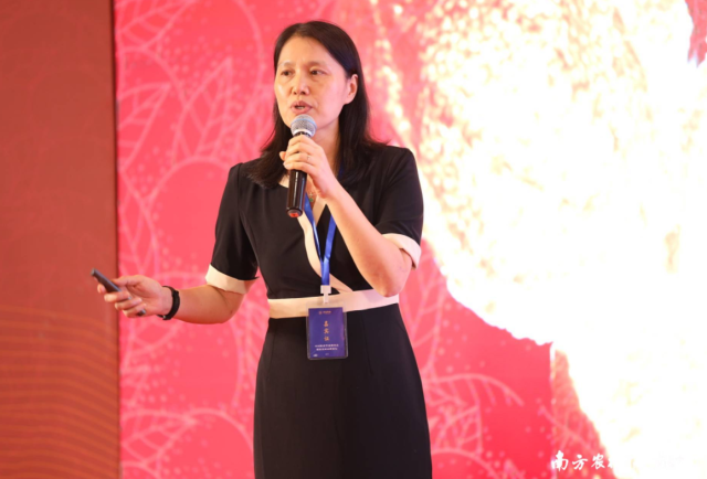 亚洲足球体育博彩平台
蚕业与农产品加工研究所所长、研究员徐玉娟。