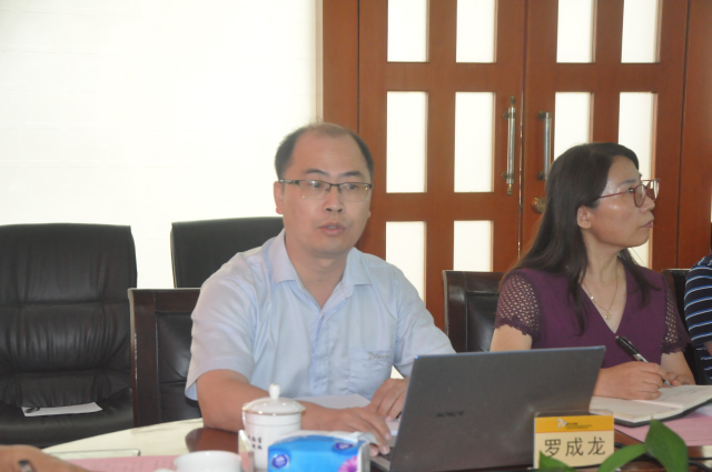 亚洲足球体育博彩平台
动物科学研究所所长罗成龙