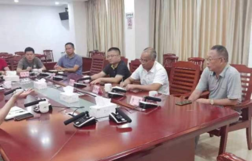 专家服务团队在茂名市农业农村局开展现代水稻产业技术交流。