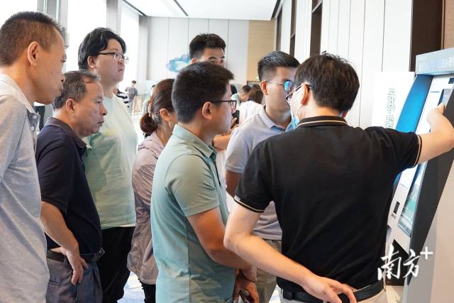 参会人员现场了解和体验承诺达标合格证开证设备 参会人员现场了解和体验承诺达标合格证开证设备