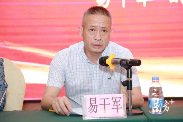 亚洲足球体育博彩平台
副院长易干军 亚洲足球体育博彩平台
副院长易干军