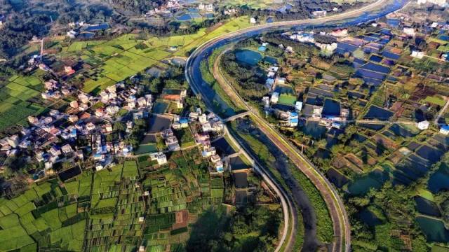 “绿色明珠”翁源县龙仙镇。 “绿色明珠”翁源县龙仙镇。